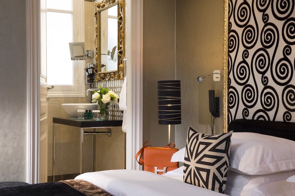 undefined Hotel Ares Eiffel 7