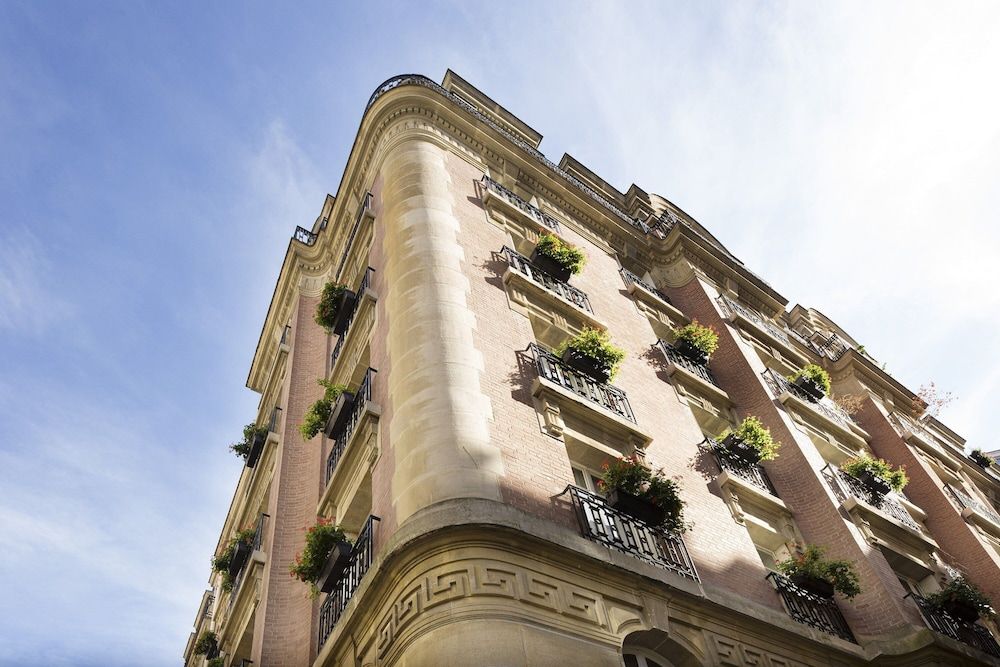 undefined Hotel Ares Eiffel 2