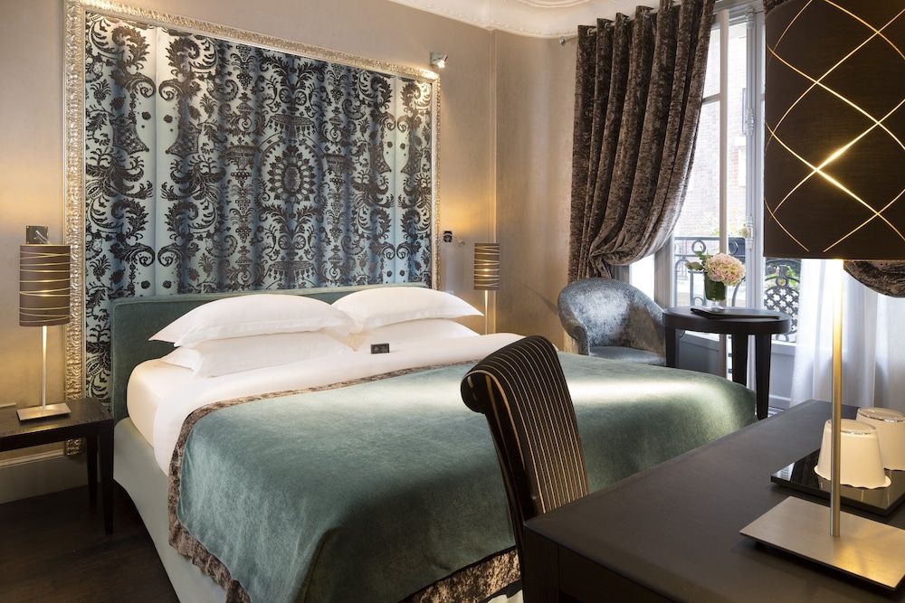 undefined Hotel Ares Eiffel 10