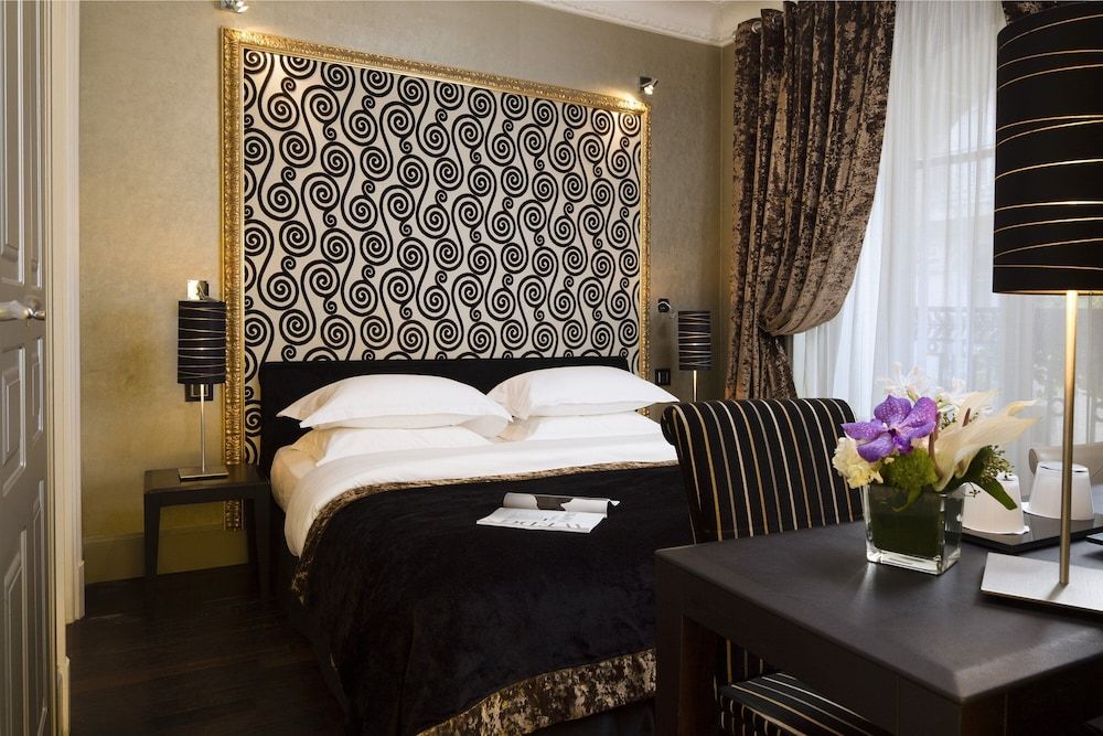 undefined Hotel Ares Eiffel 9