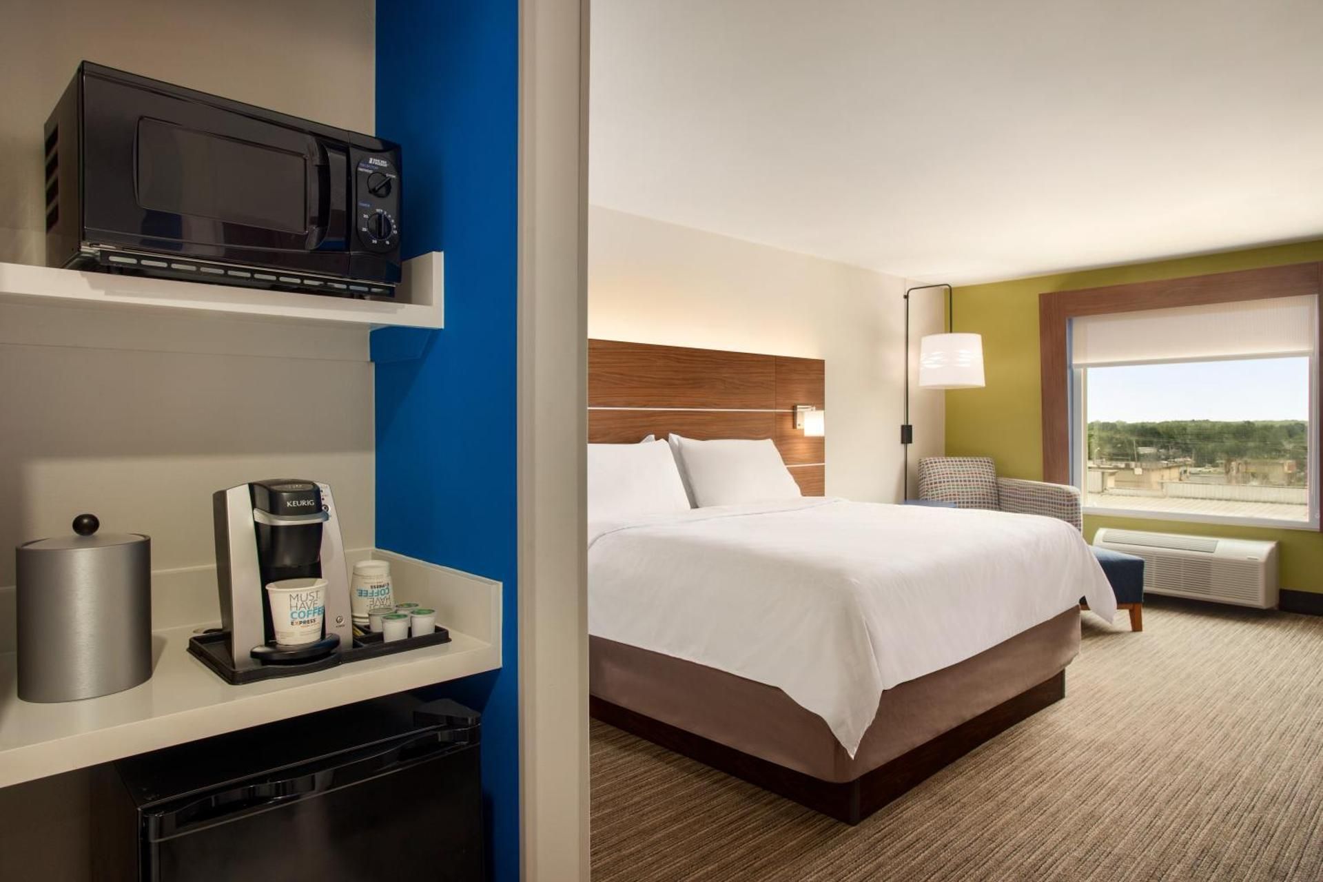 1 King Bed Standard Comm Access