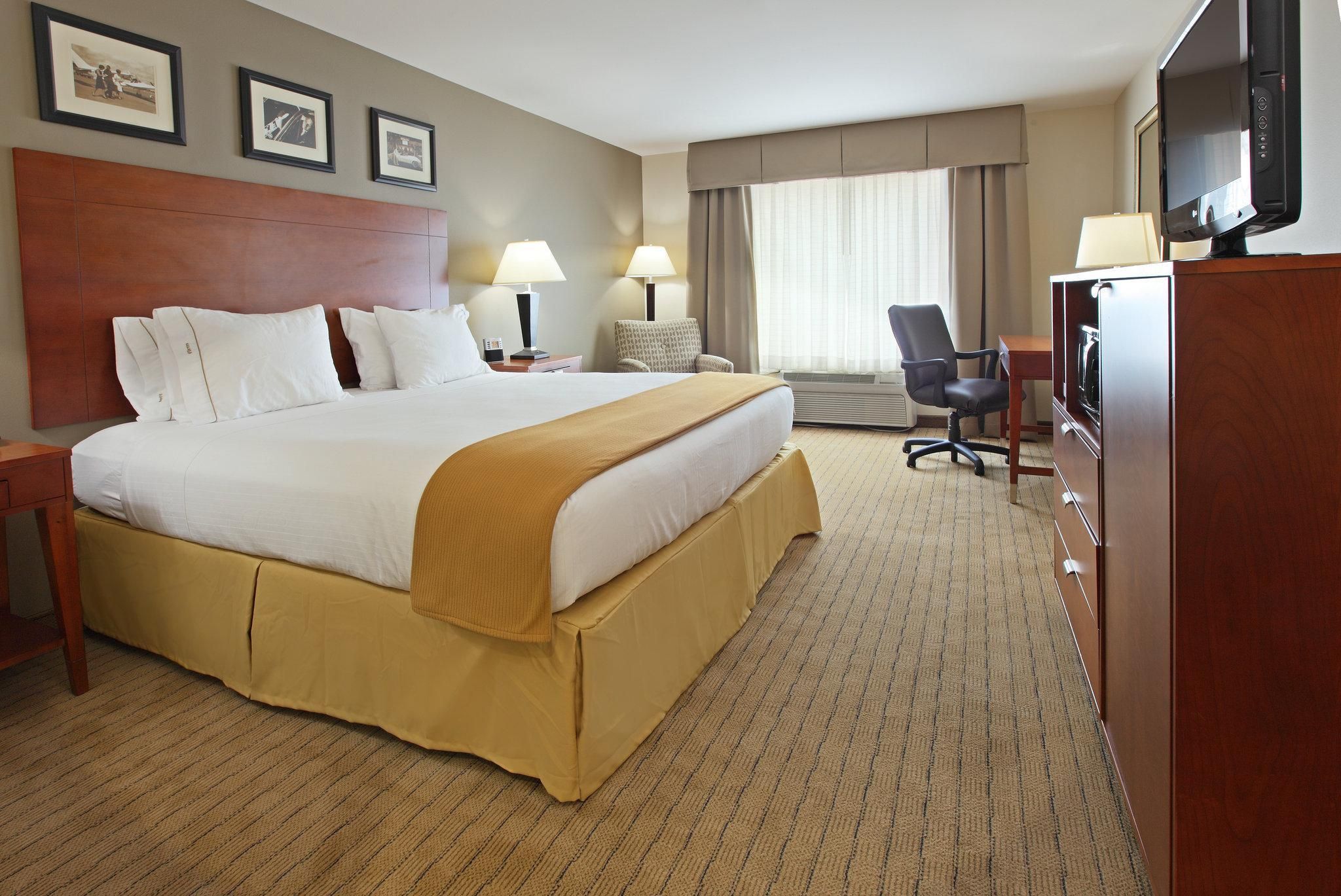 1 King Bed Standard Comm Access