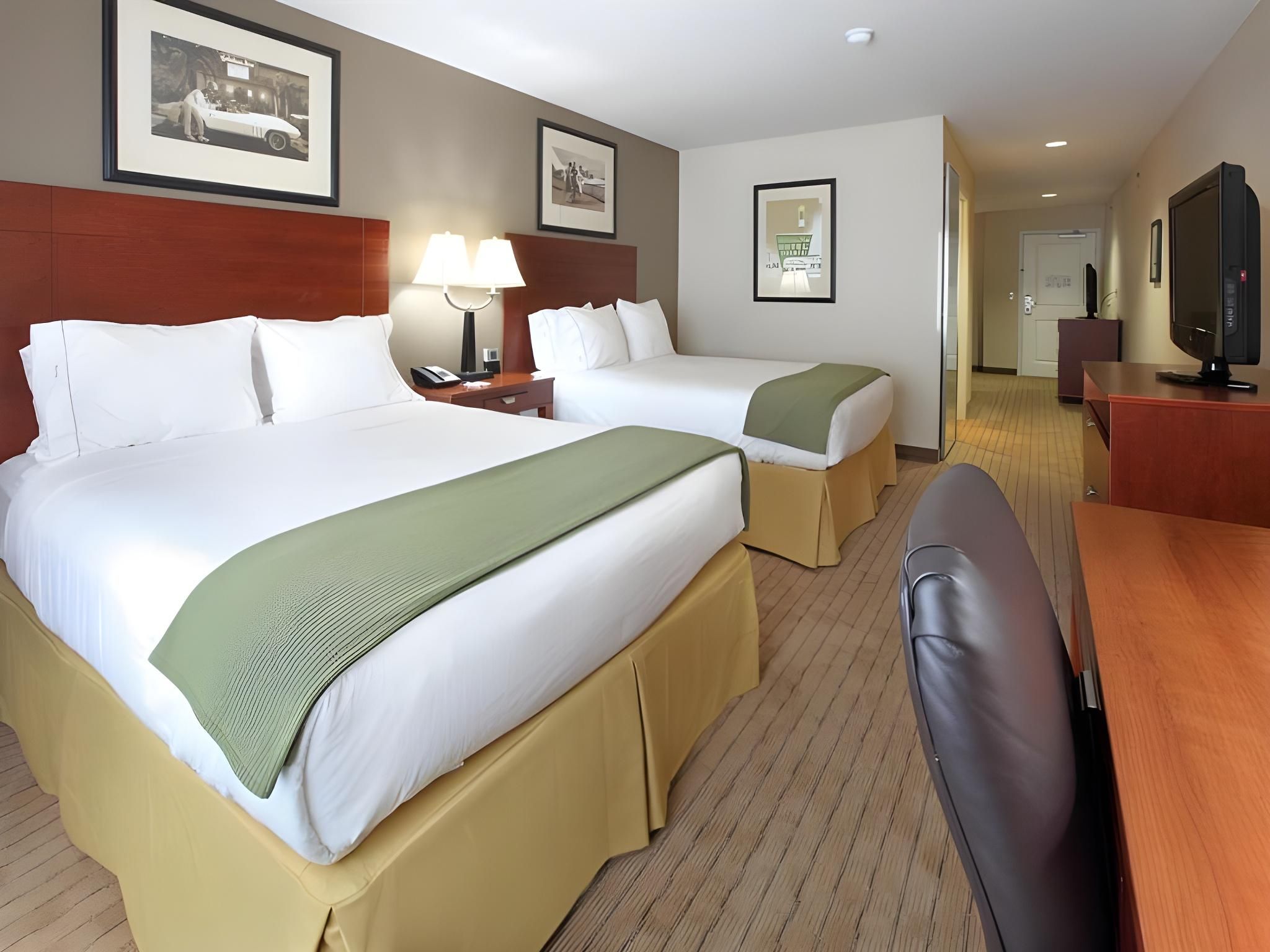 2 Queen Beds One Bedroom Suite