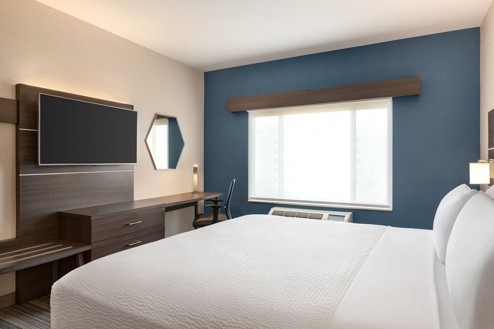 Holiday Inn Express Hotel & Suites Denver Airport by IHG Standard Room 3