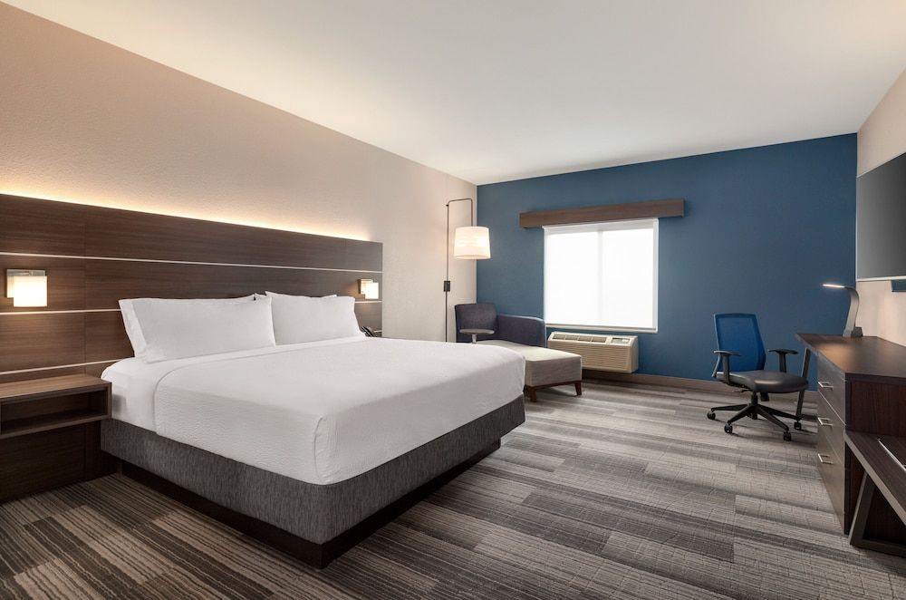 Holiday Inn Express Hotel & Suites Denver Airport by IHG Standard Room 2