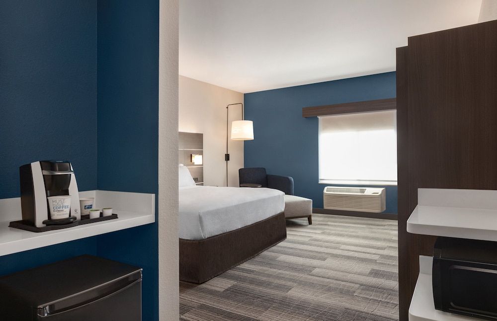 Holiday Inn Express Hotel & Suites Denver Airport by IHG Standard Room 4
