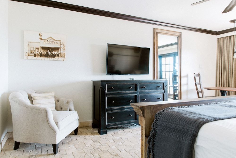 Hillside Boutique Hotel Superior Room, 1 King Bed with Sofa bed 6