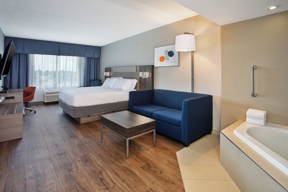 Suite, 1 King Bed, Jetted Tub (Walk-In Shower)