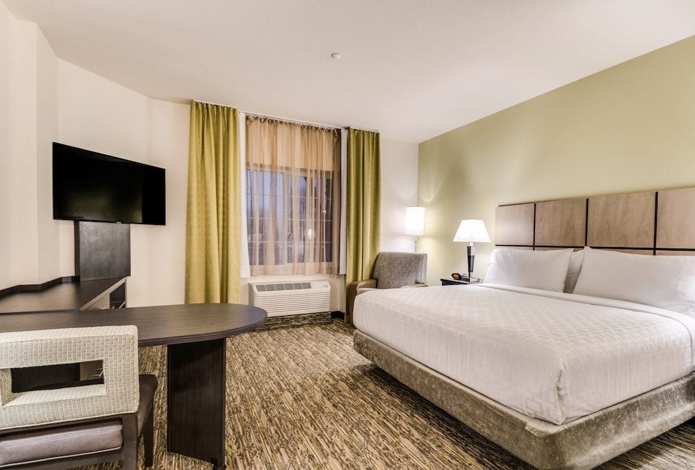 Studio Suite, 1 King Bed, Mobility Accessible (Accessible Tub)