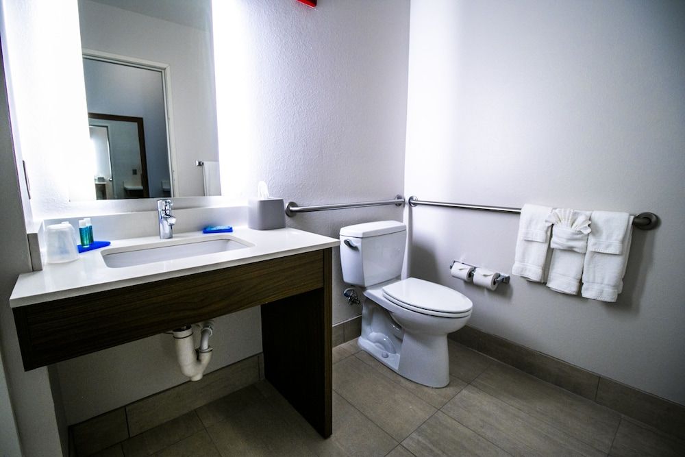 Standard Room, 2 Queen Beds, Accessible (Communication, Roll-In Shower)