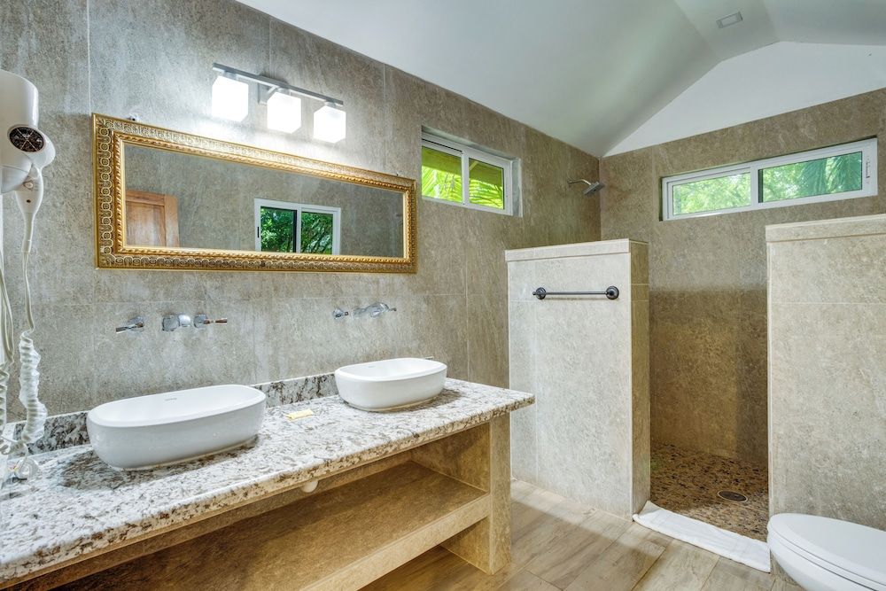 Midas Belize Cabana 30