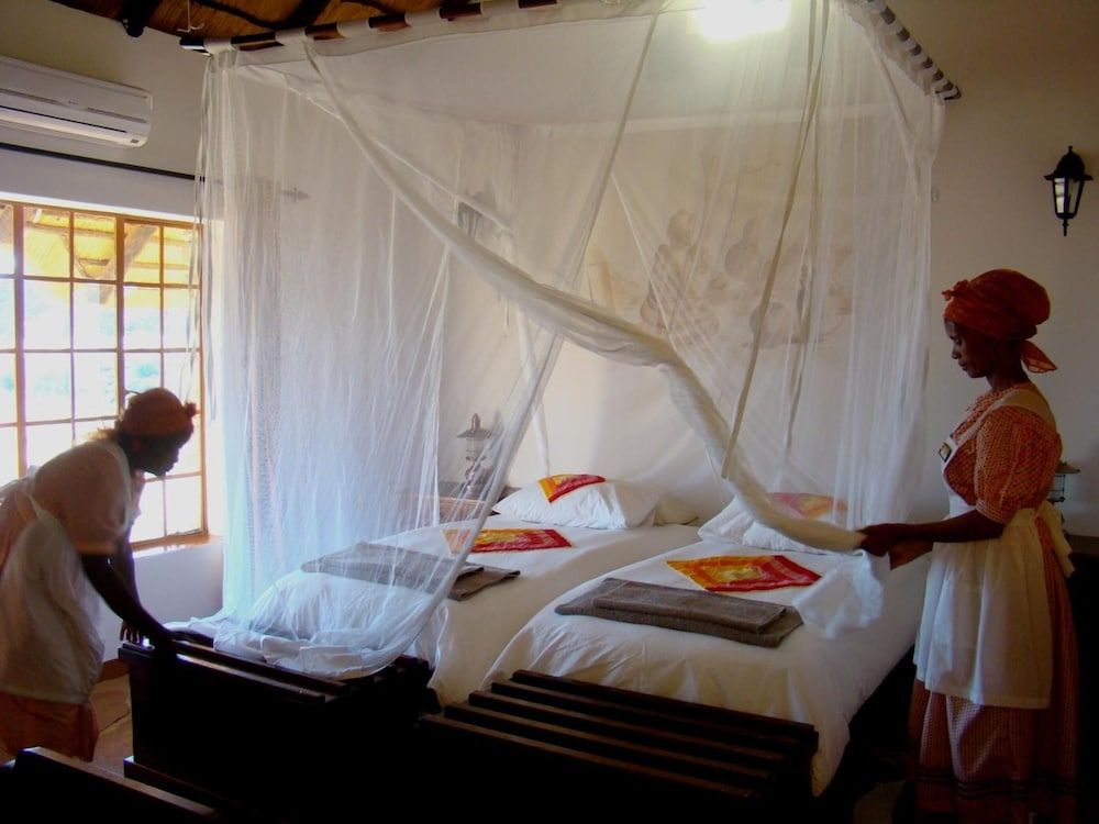 Canyon Village Standard Twin Room 4