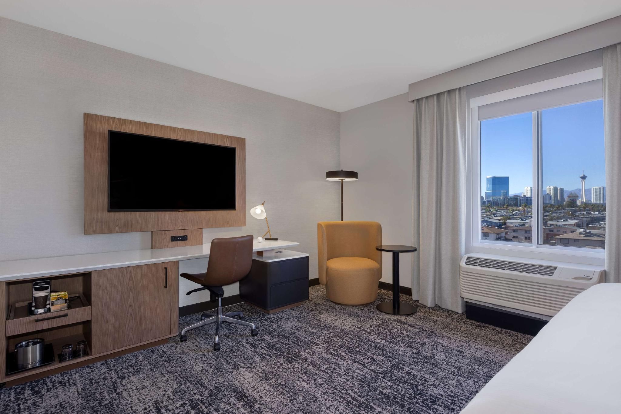 DoubleTree by Hilton Las Vegas East Flamingo 1 KING MOBILITY/HEARING ACCESSIBLE W/RI SHOWR 5