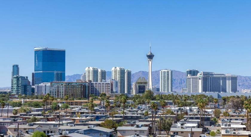 DoubleTree by Hilton Las Vegas East Flamingo 1 KING MOBILITY/HEARING ACCESSIBLE W/RI SHOWR 6