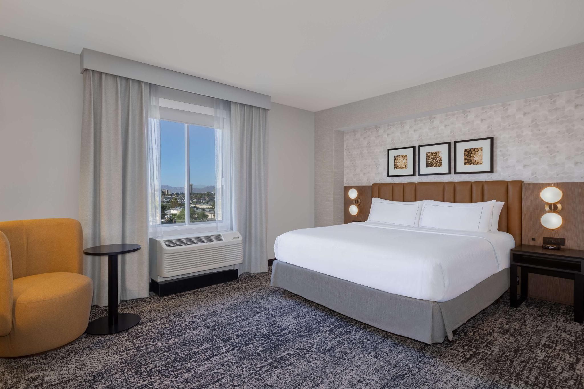 DoubleTree by Hilton Las Vegas East Flamingo 1 KING MOBILITY/HEARING ACCESSIBLE W/RI SHOWR