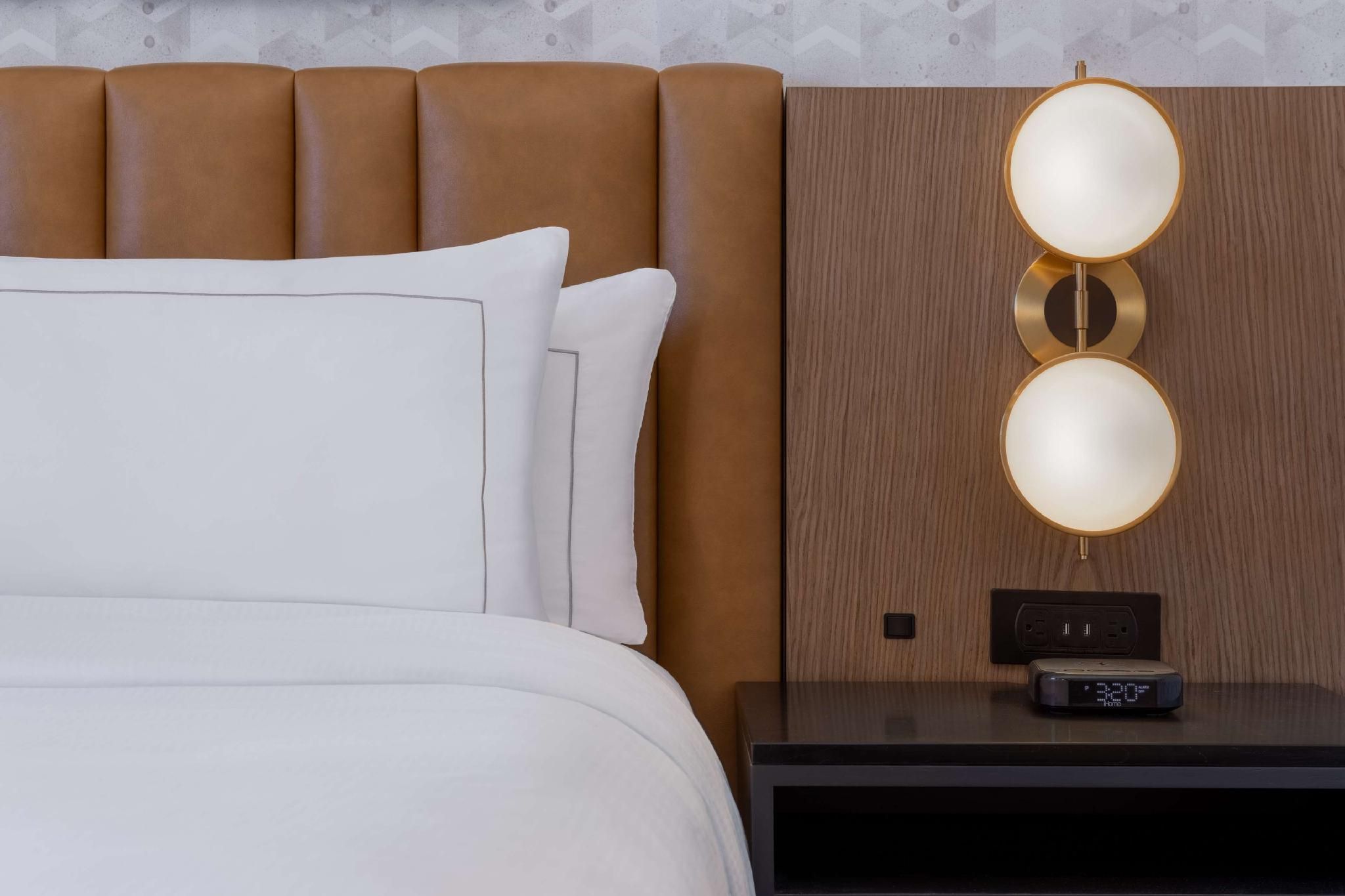DoubleTree by Hilton Las Vegas East Flamingo 1 KING MOBILITY/HEARING ACCESSIBLE W/RI SHOWR 2