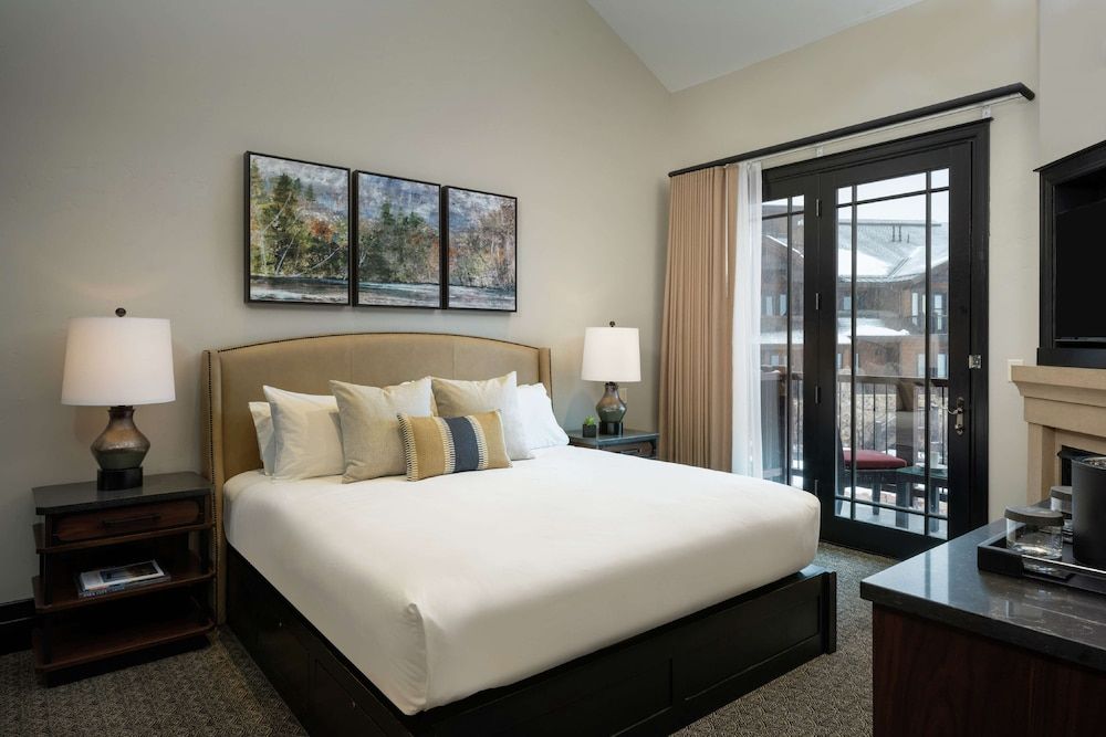 Suite, 4 Bedrooms (Bi-Level)