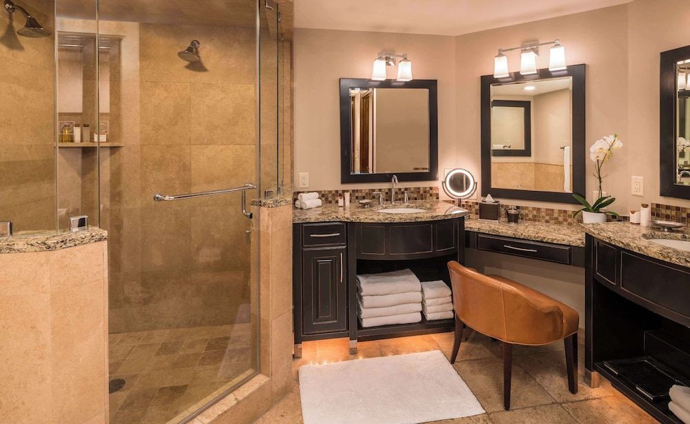 Superior Suite, 1 King Bed with Sofa bed