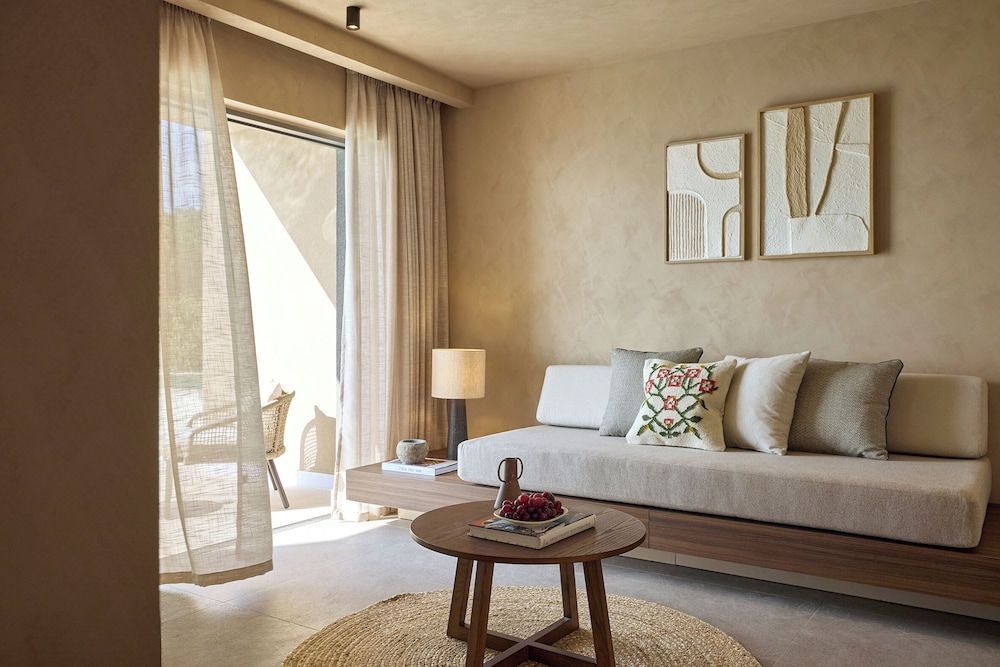 Open Plan Suite Sea View and Shared Pool