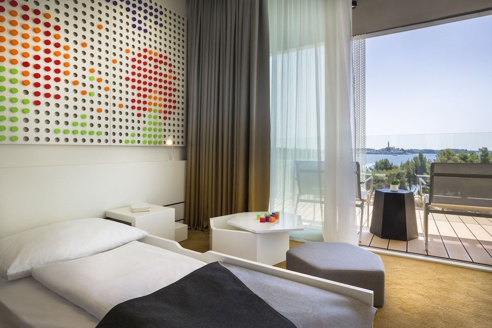 Maistra Select Family Hotel Amarin Premium   family room with balcony, sea side 2