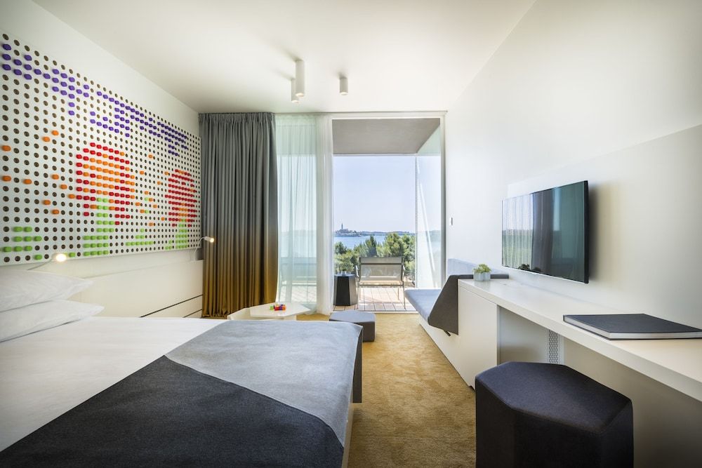 Maistra Select Family Hotel Amarin Premium   family room with balcony, sea side 9