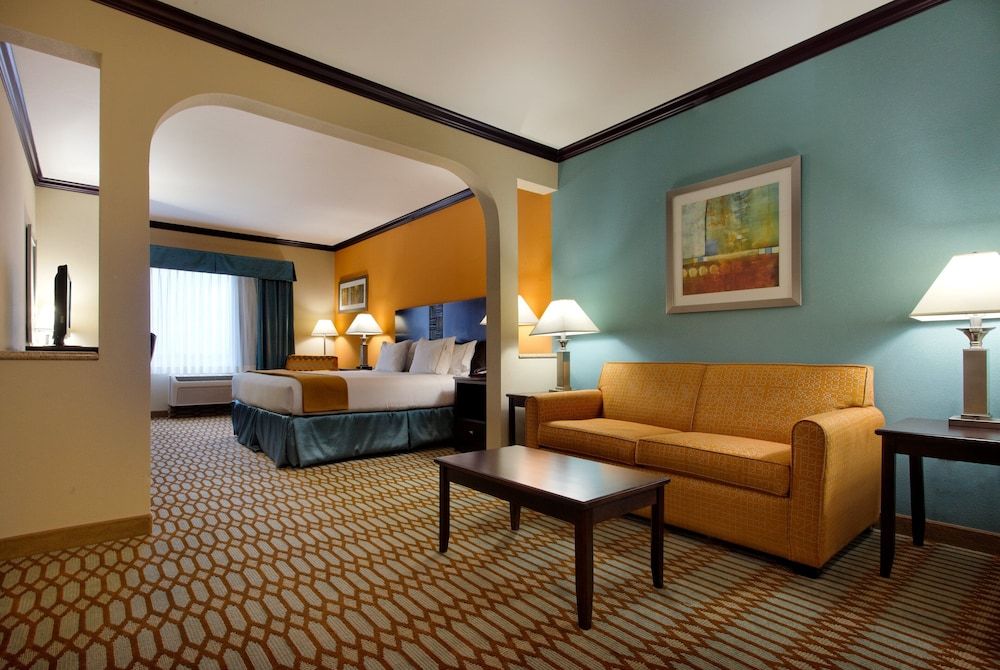 Suite, 1 King Bed, Accessible (Communication, Accessible Tub)