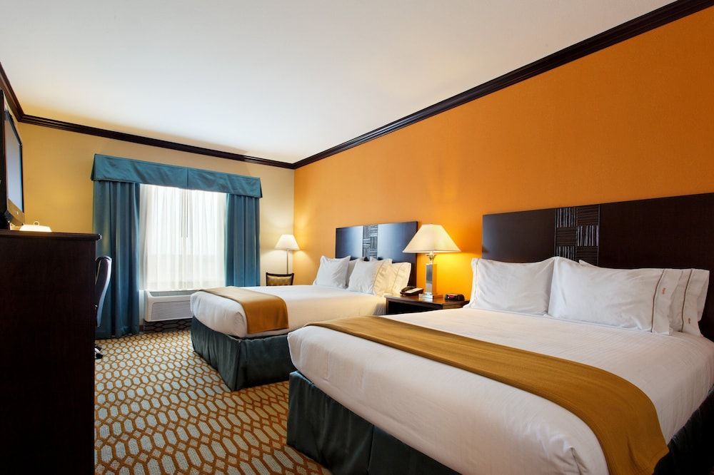 Suite, 2 Queen Beds (Additional Living Area)