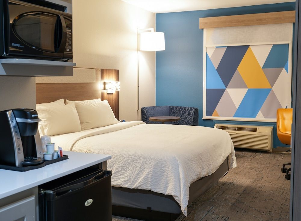 Standard Room, 1 King Bed, Accessible (Mobility Tub)