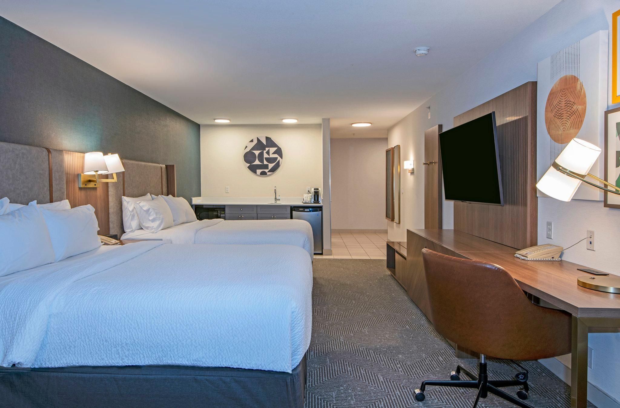 2 Queen Beds Premium