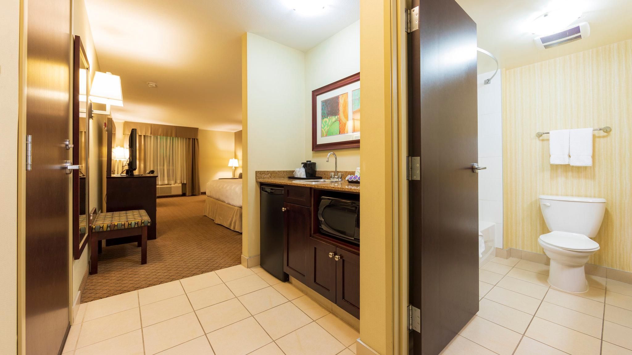 1 King Bed Standard Sofa Bed