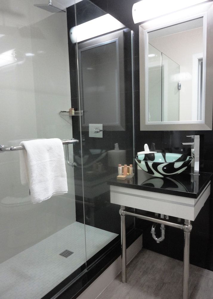 Lotus Boutique Inn & Suites Standard Room, 2 Queen Beds, Kitchenette 8