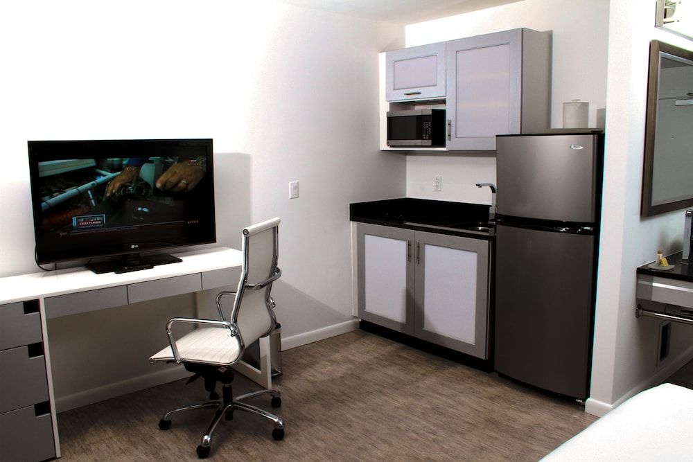 Lotus Boutique Inn & Suites Standard Room, 2 Queen Beds, Kitchenette 17