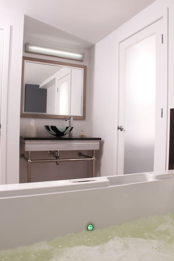 Lotus Boutique Inn & Suites Standard Room, 2 Queen Beds, Kitchenette 12