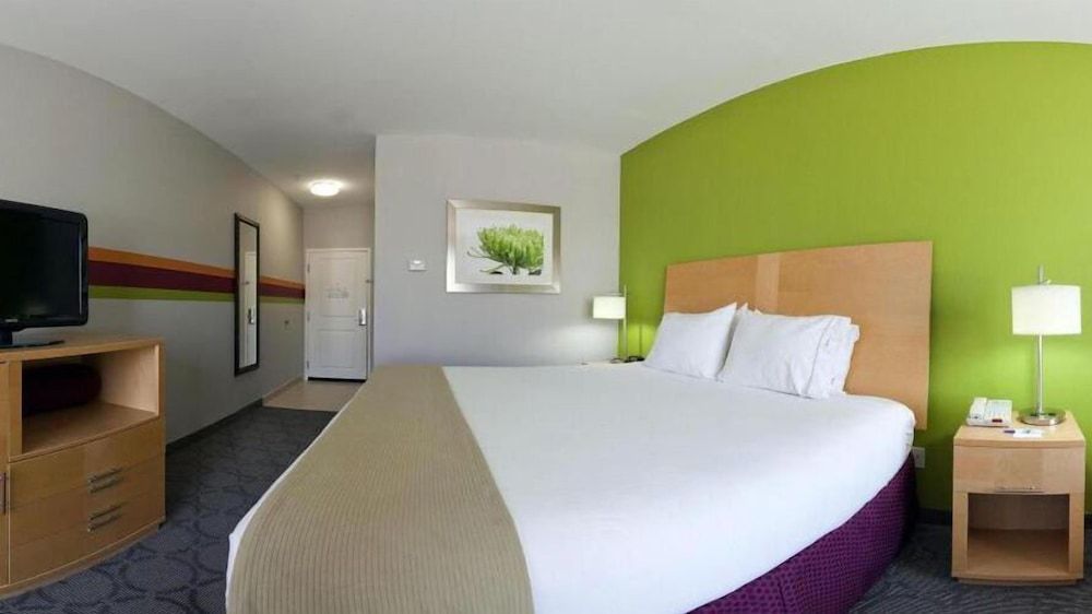 Standard Room, 1 King Bed, Accessible (Mobility Tub)