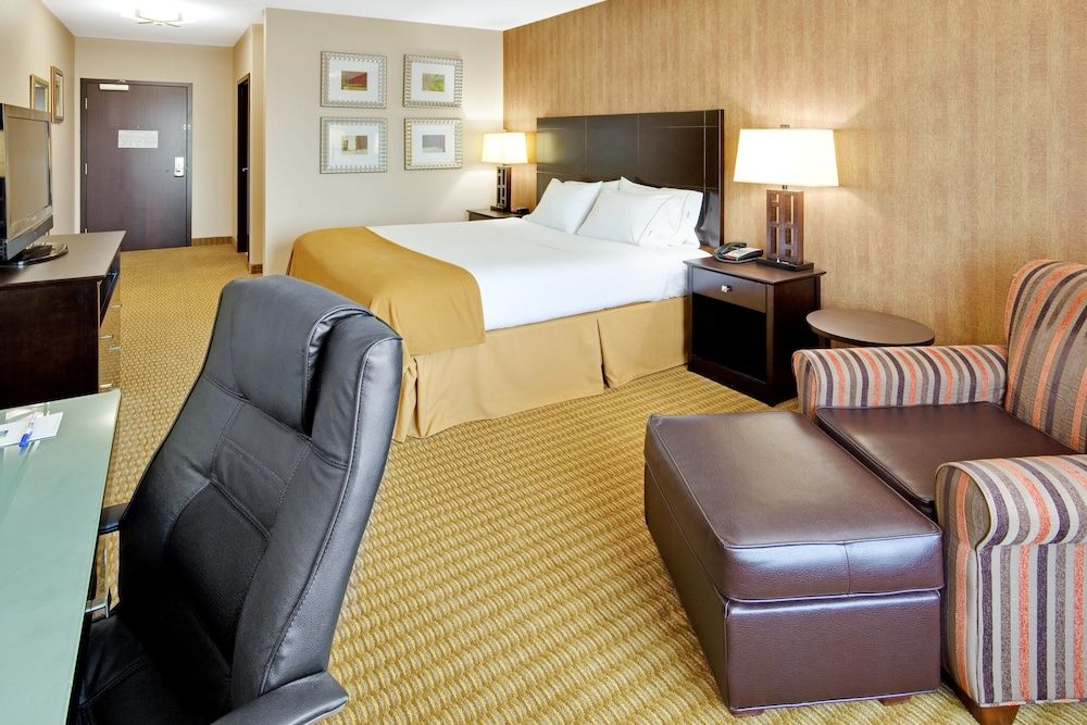 Standard Room, 1 King Bed, Accessible (Mobility, Accessible Tub)