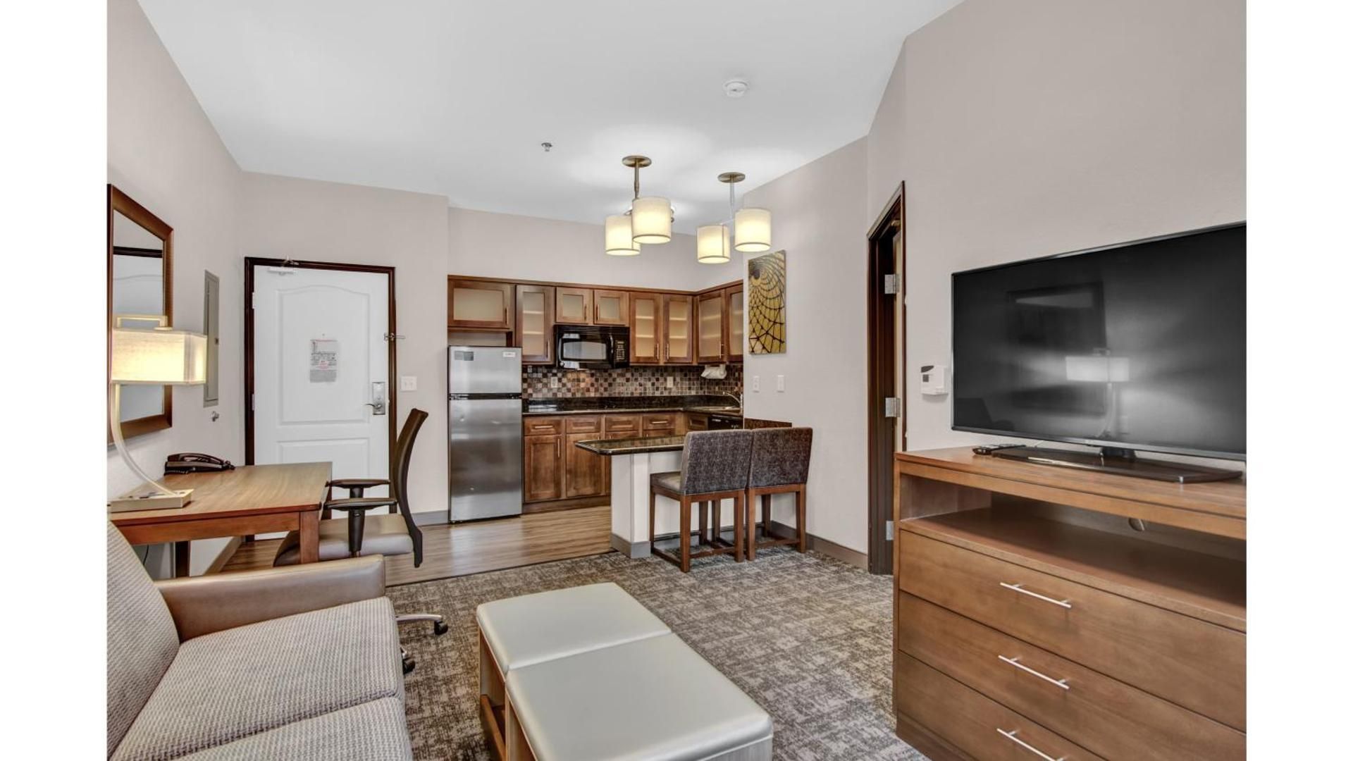 1 Bedroom Suite 2 Queen Communications Accessible
