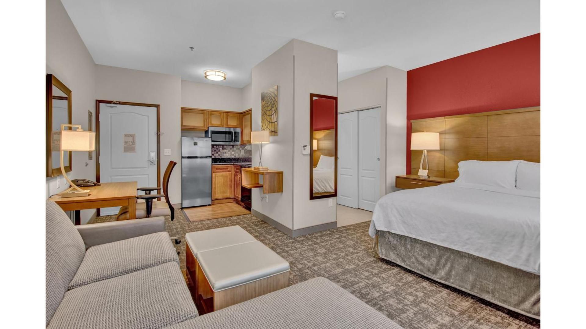 1 Queen Bed Studio Suite