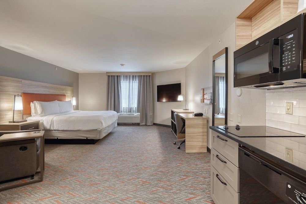 Suite, 1 King Bed with Sofa bed, Accessible (Comm, Mobil Tub)