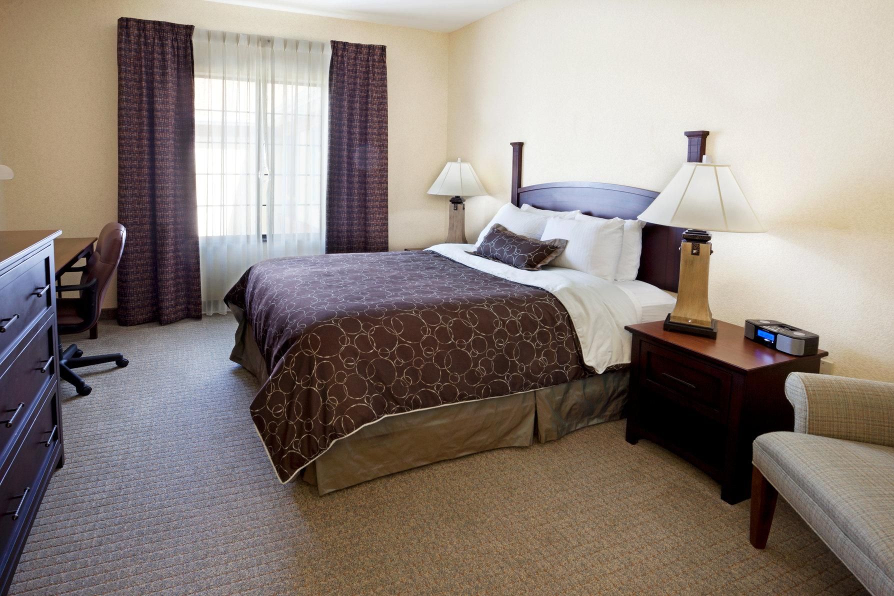 1 Bedroom Suite Communication Accessible Roll Shower 1 Queen