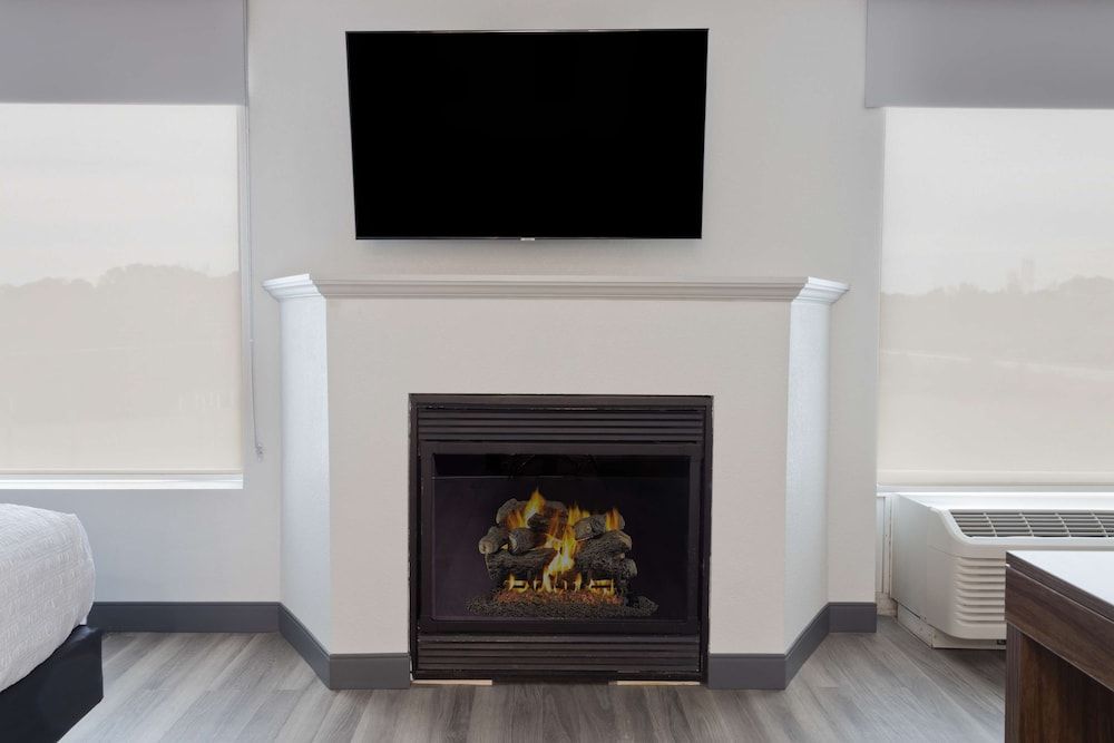 Suite, 1 King Bed, Non Smoking, Fireplace