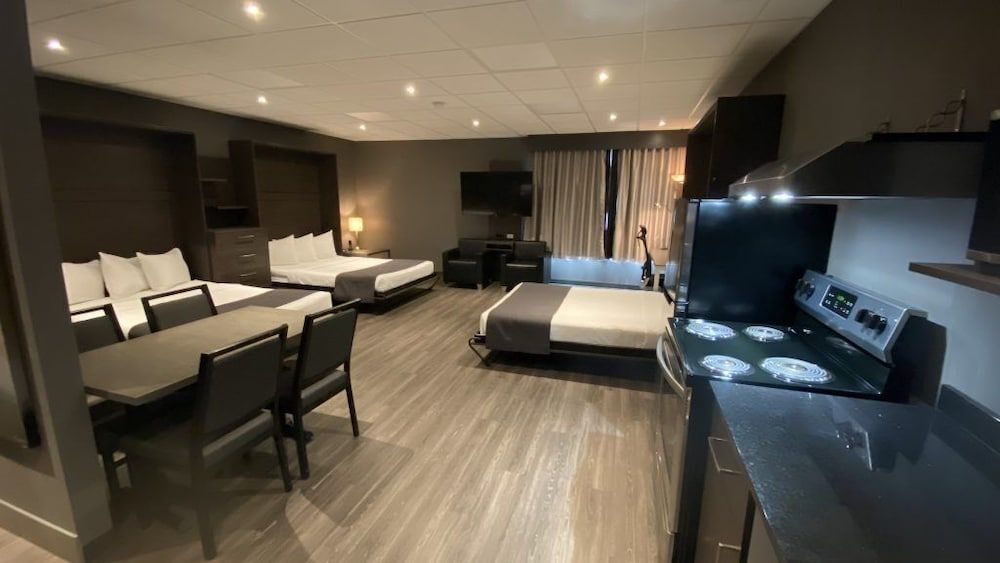 Hôtel & Suites Le Dauphin Drummondville Family Studio Suite 4