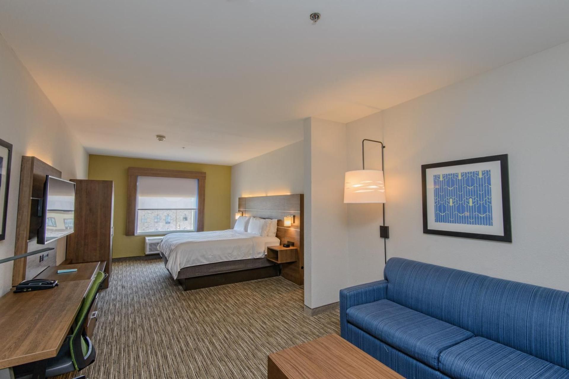 Suite - Hearing Accessible/Non-Smoking