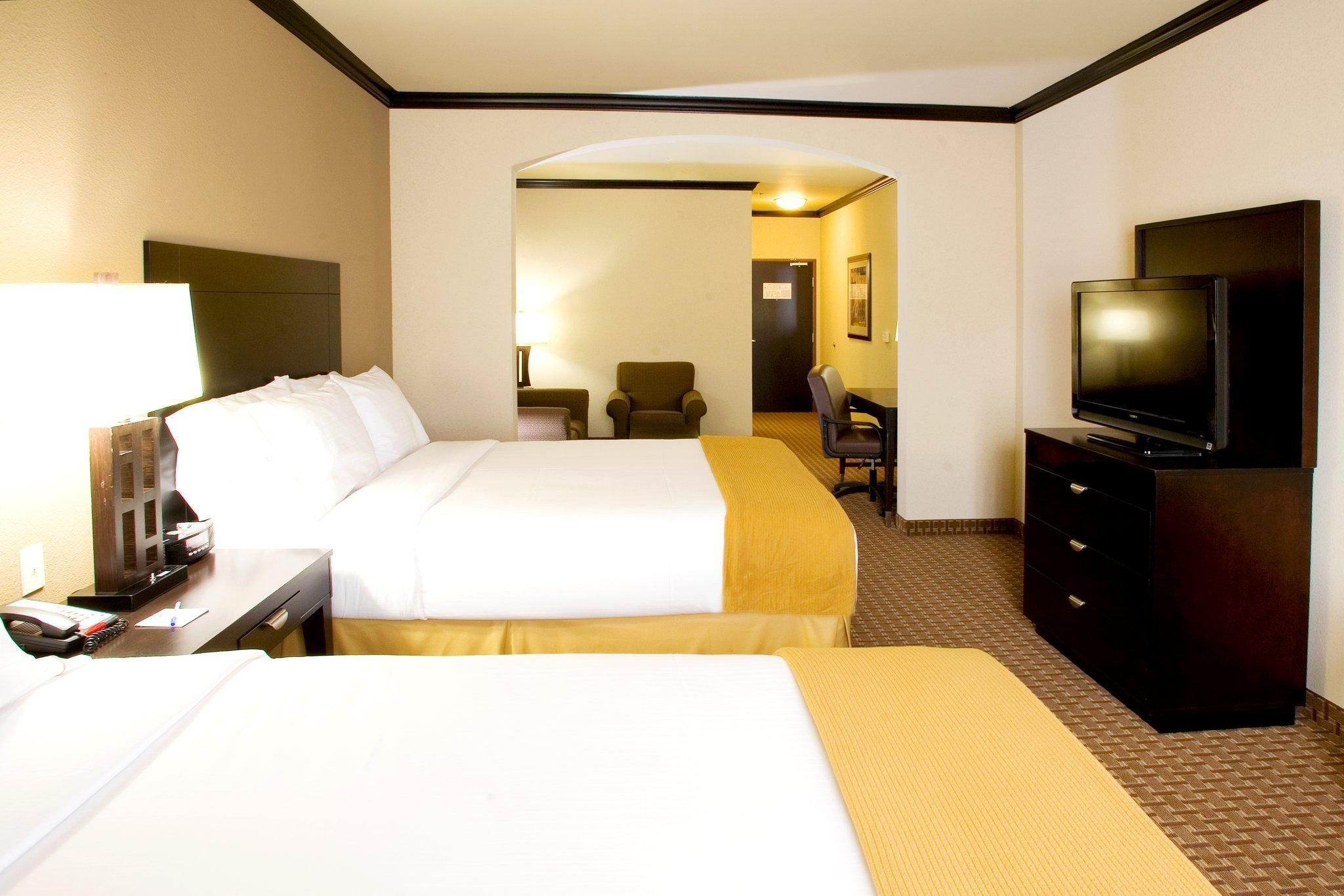 2 Queen Suite