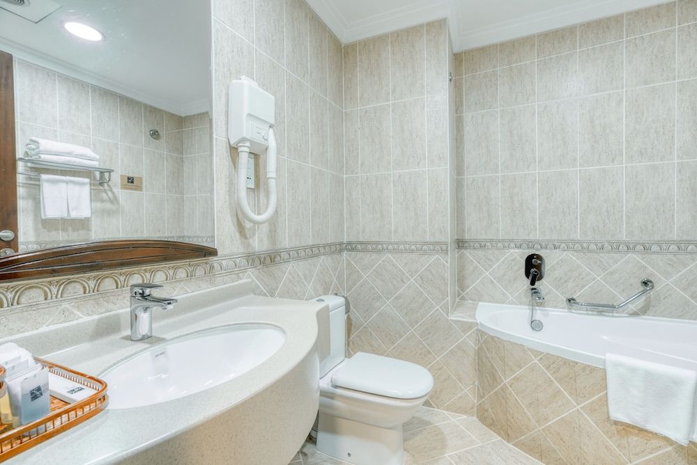 Kibo Palace Hotel Arusha Executive Twin Room 5