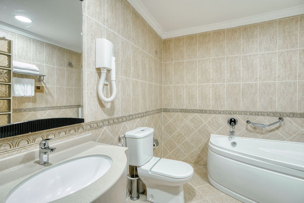 Kibo Palace Hotel Arusha Executive Studio Suite, 1 King Bed 6