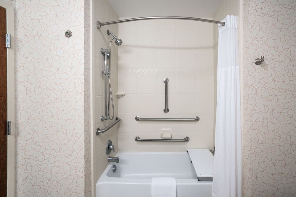 Classic Room, 1 King Bed, Accessible, Bathtub (Mobility/Hearing Accessible)