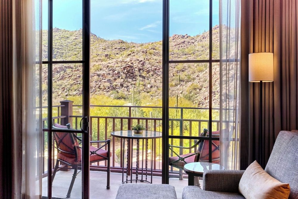 Room, 1 King Bed, Non Smoking, Mountain View (Balcony)