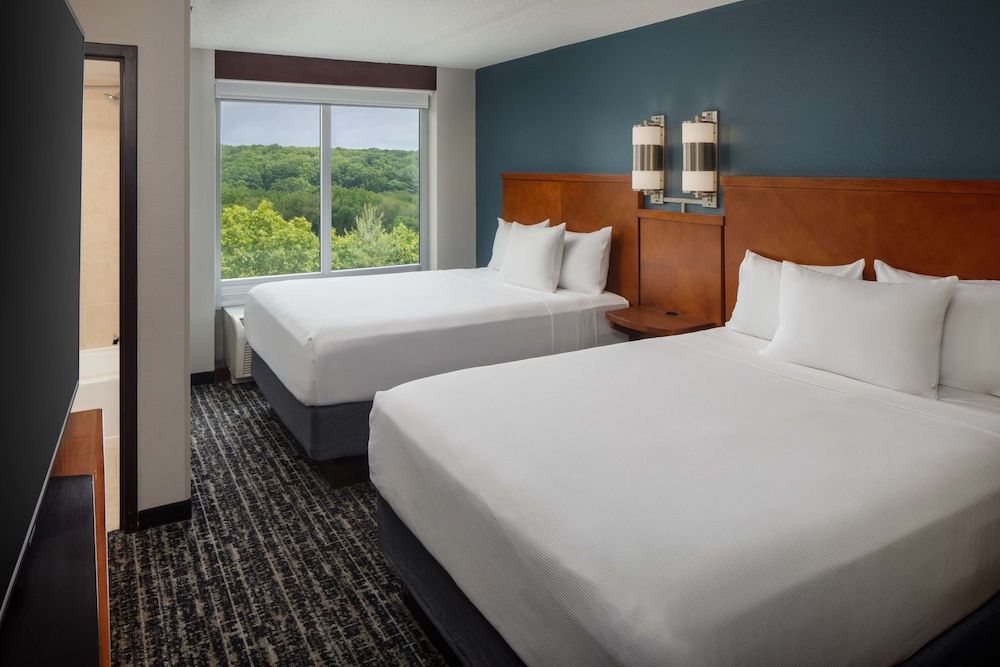 Room, 2 Queen Beds, Accessible, Bathtub
