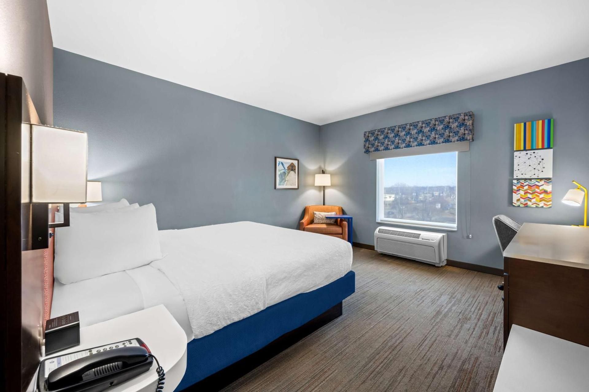 King Room with King Bed - Non-Smoking