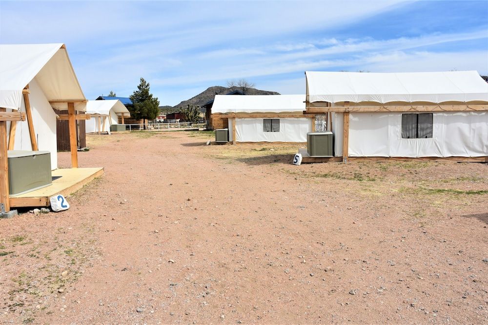 Grand Canyon Western Ranch Tent (Glamping Medium) 9